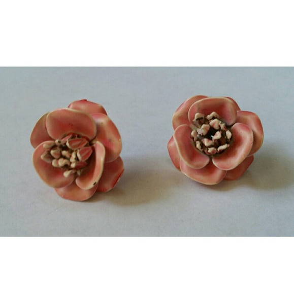 HTF Vintage Vendome 3D flower clip on earrings - Picture 2 of 6